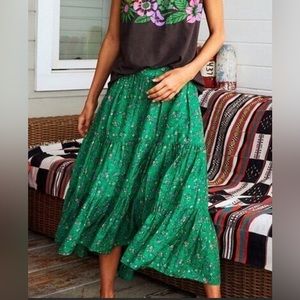 XiRENA Green Floral Tiered Midi Skirt